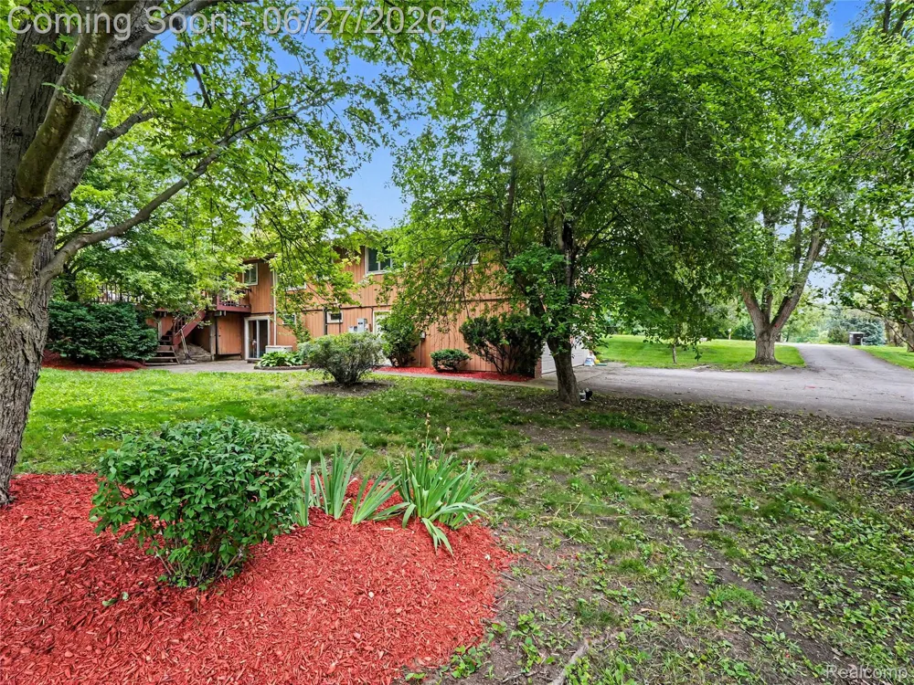 8614 Meadowland Court York Charter Township, MI 48176