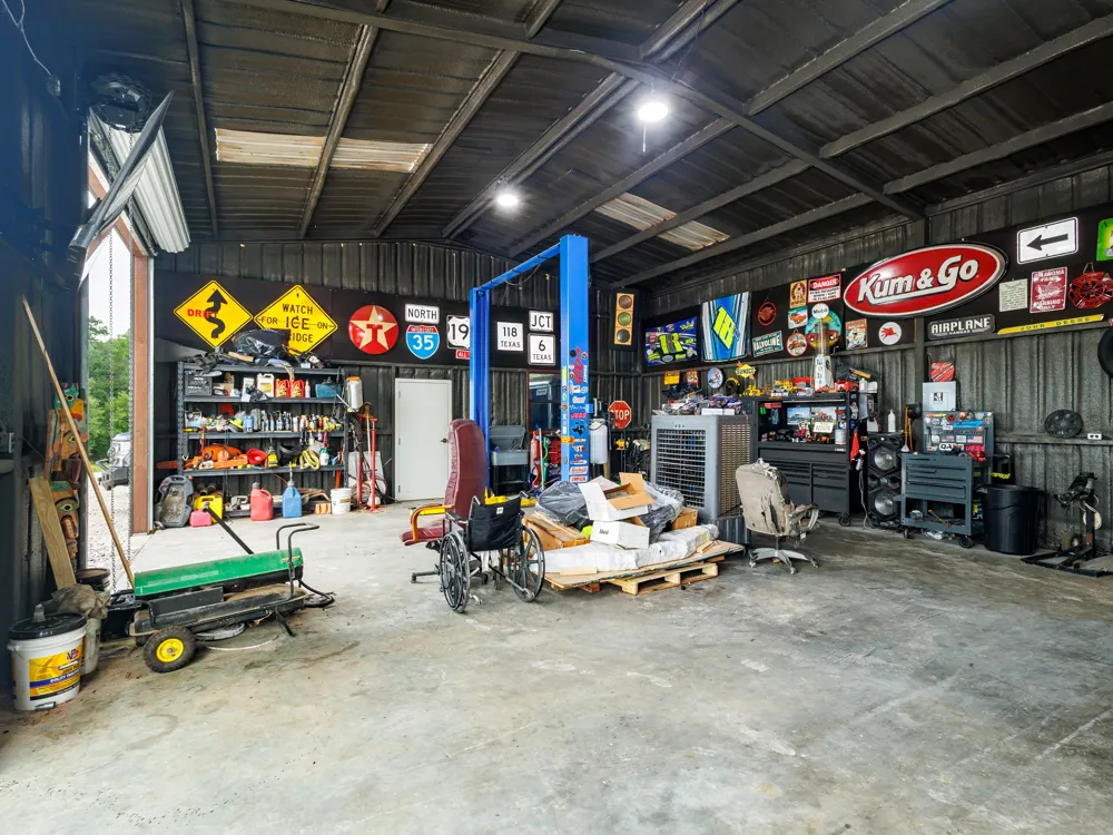 3105 HWY 2861 Comanche, TX 76442