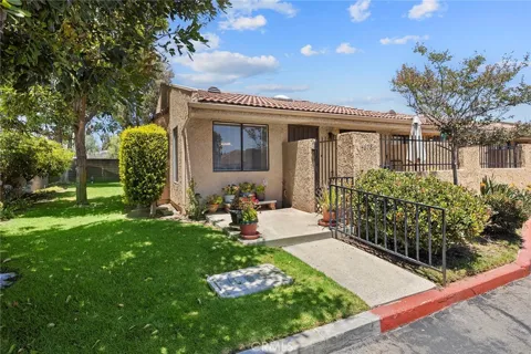4678 Lakeview #1