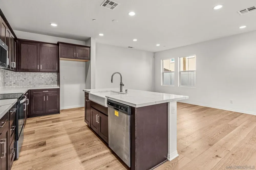 505 Pinedale Vista, CA 92081