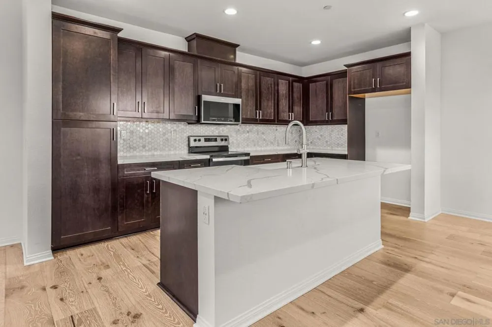 505 Pinedale Vista, CA 92081