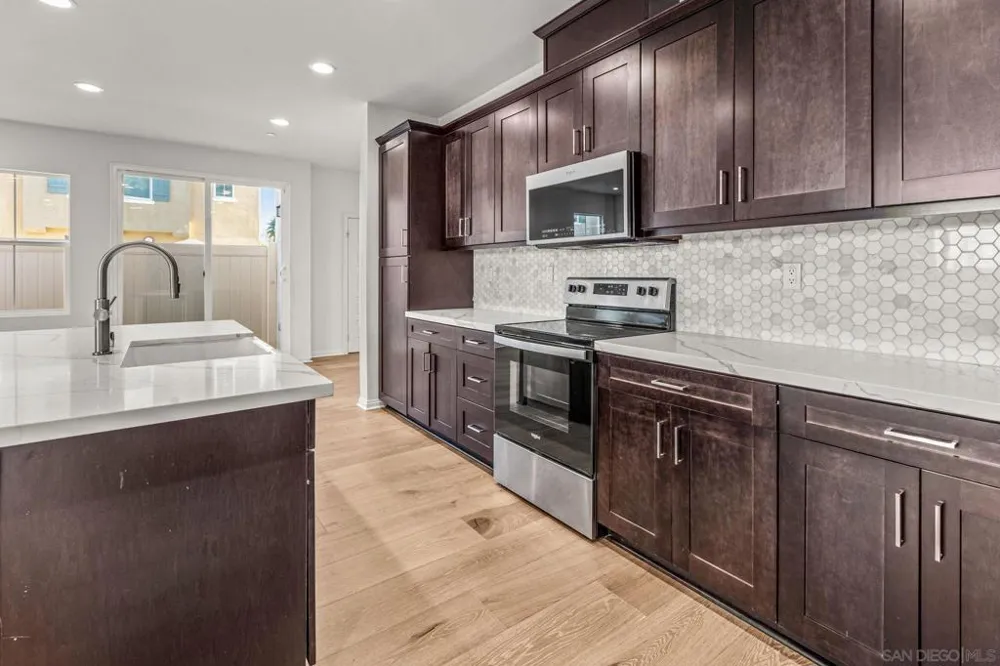 505 Pinedale Vista, CA 92081