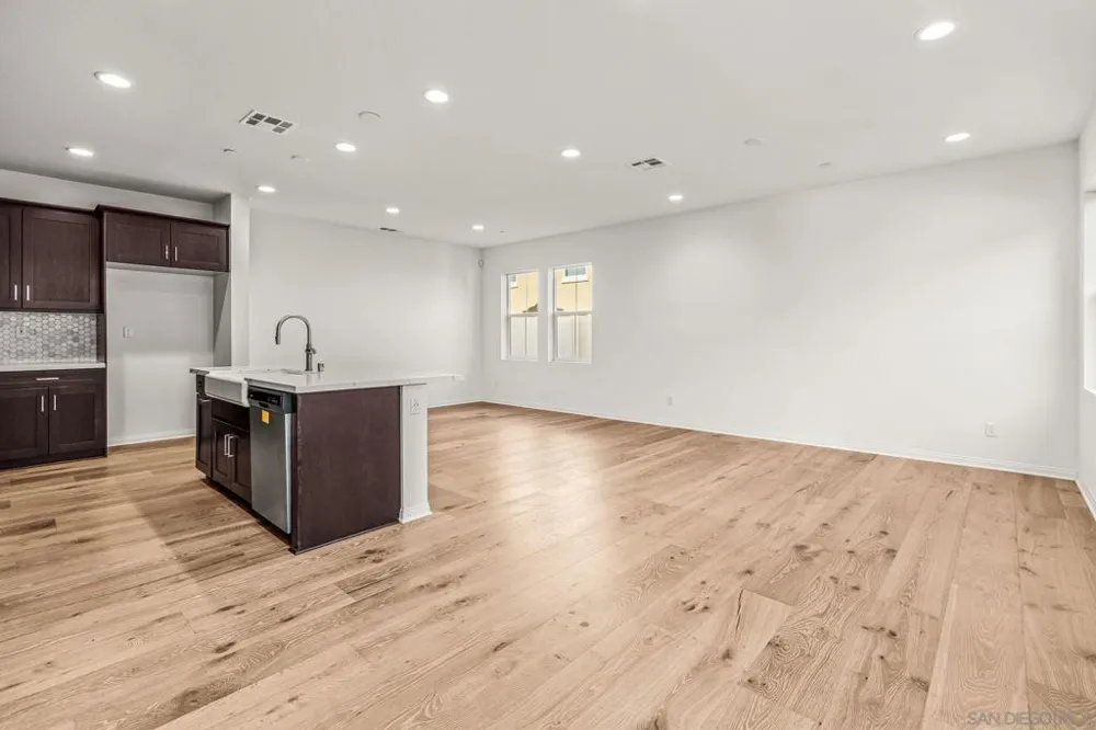 505 Pinedale Vista, CA 92081