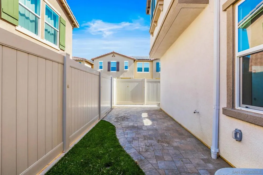 505 Pinedale Vista, CA 92081