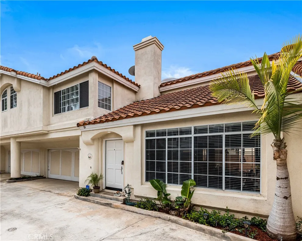 2537 Orange Avenue #D Costa Mesa, CA 92627