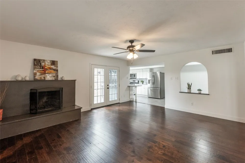 2004 White Ash Road Carrollton, TX 75007