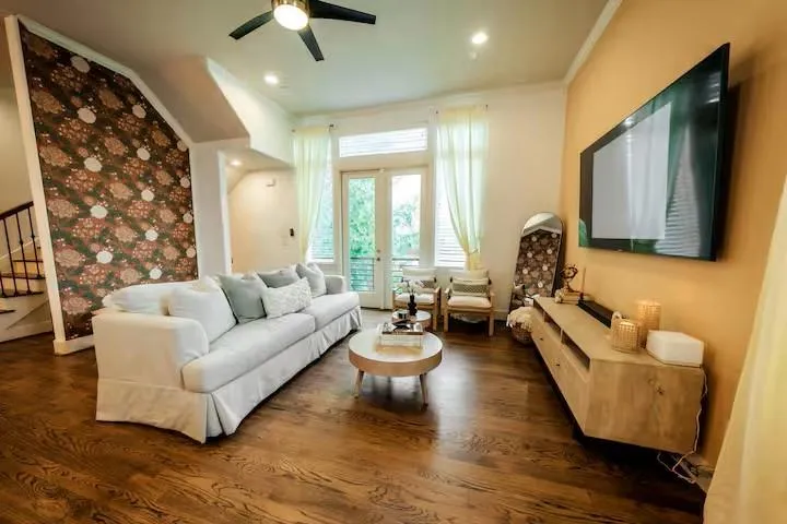 3203 Baron Street Houston, TX 77020