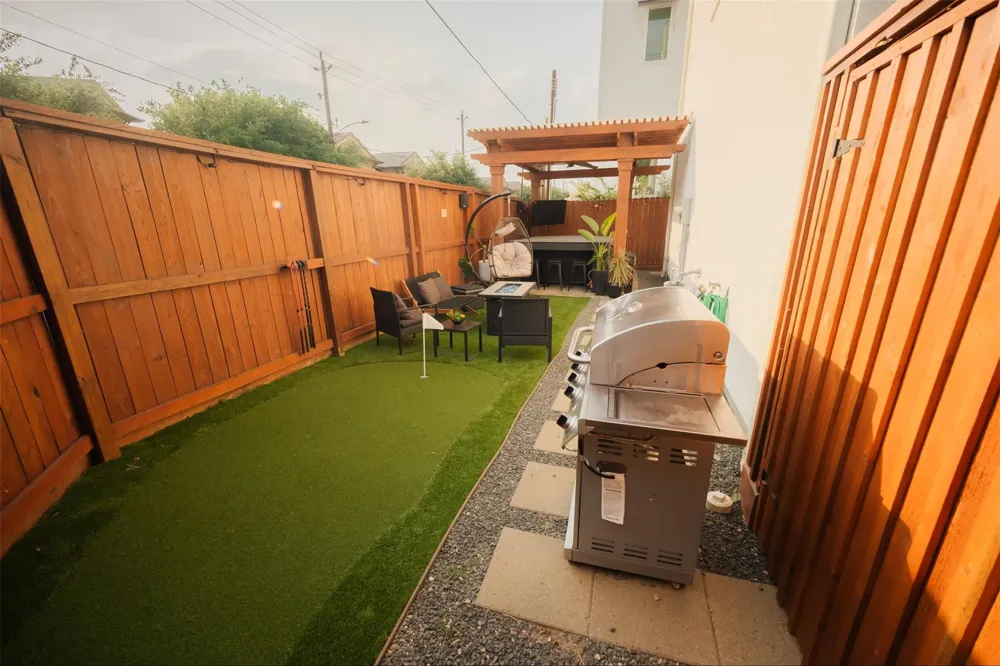 3203 Baron Street Houston, TX 77020
