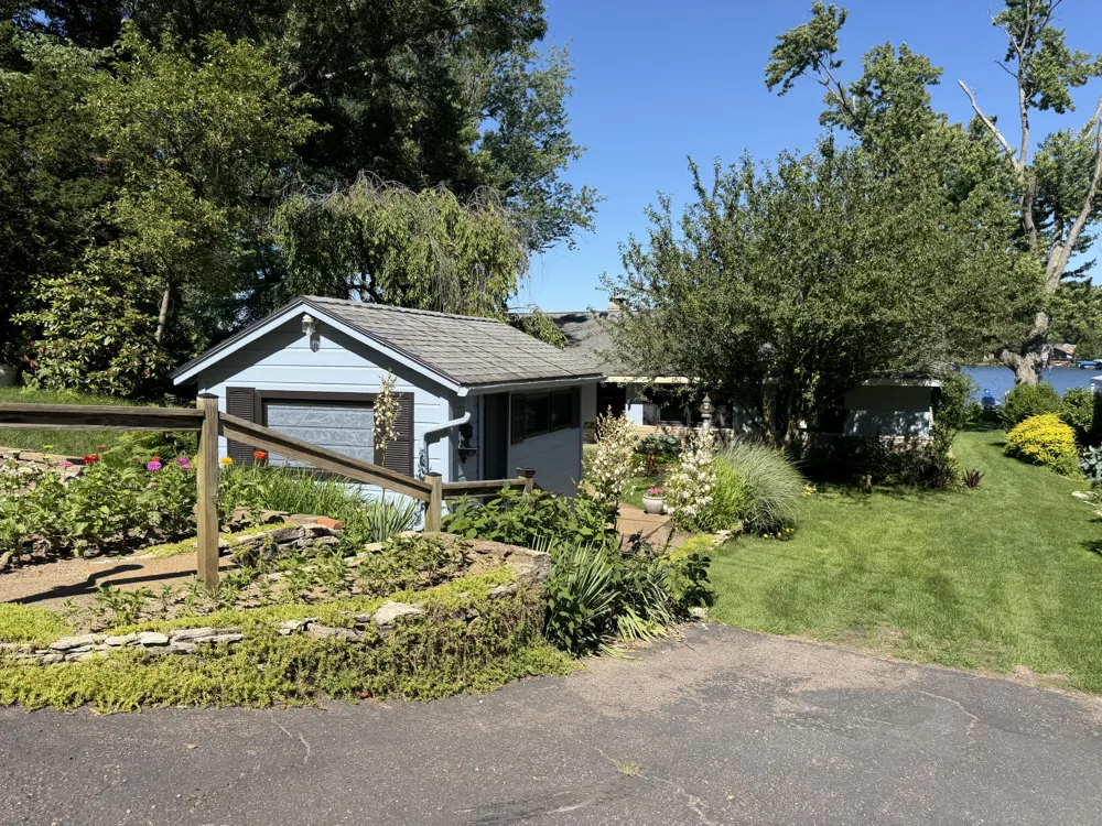 55895 Inn-D-Inn Drive Dowagiac, MI 49047
