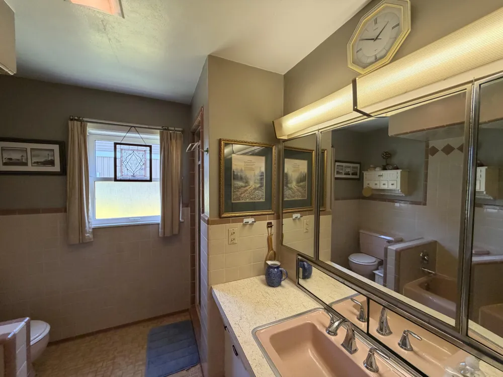 55895 Inn-D-Inn Drive Dowagiac, MI 49047