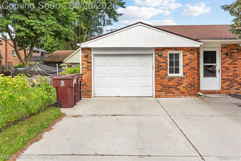 25141 Burt Center Line City, MI 48015