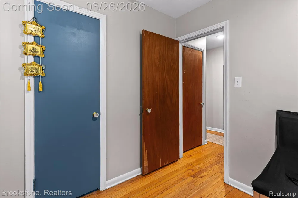 25141 Burt Center Line City, MI 48015