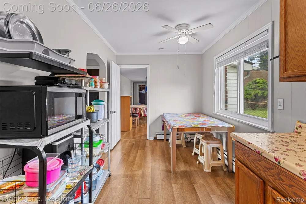 25141 Burt Center Line City, MI 48015