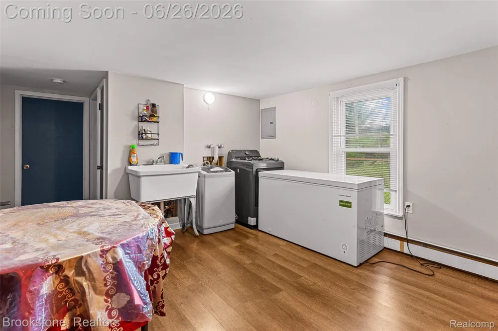 25141 Burt Center Line City, MI 48015