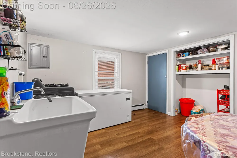 25141 Burt Center Line City, MI 48015