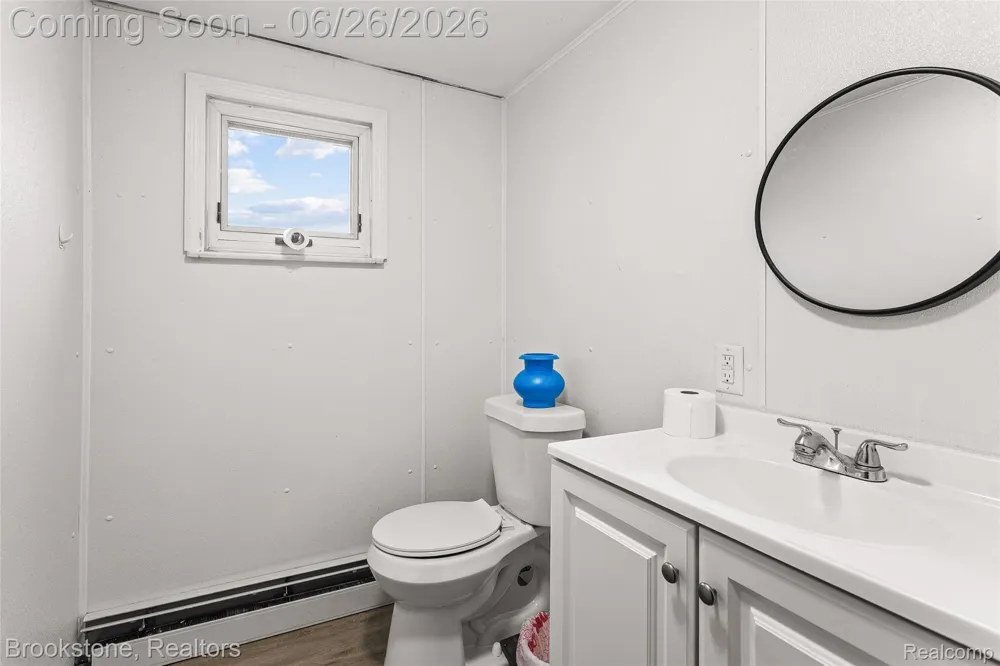 25141 Burt Center Line City, MI 48015