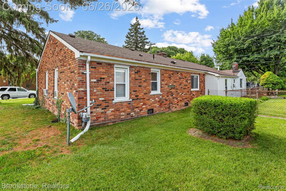 25141 Burt Center Line City, MI 48015