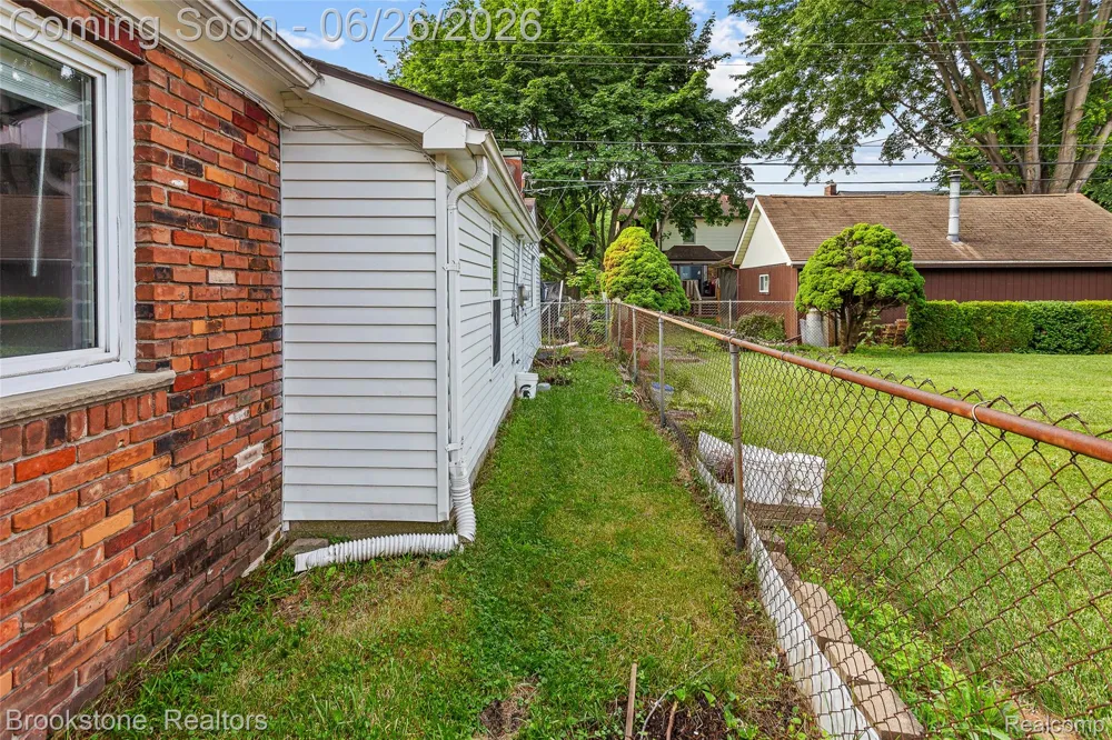 25141 Burt Center Line City, MI 48015