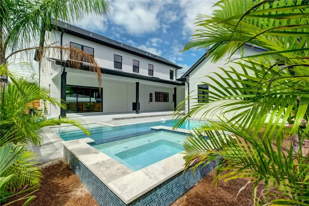 805 W INDIANA AVENUE Tampa, FL 33603