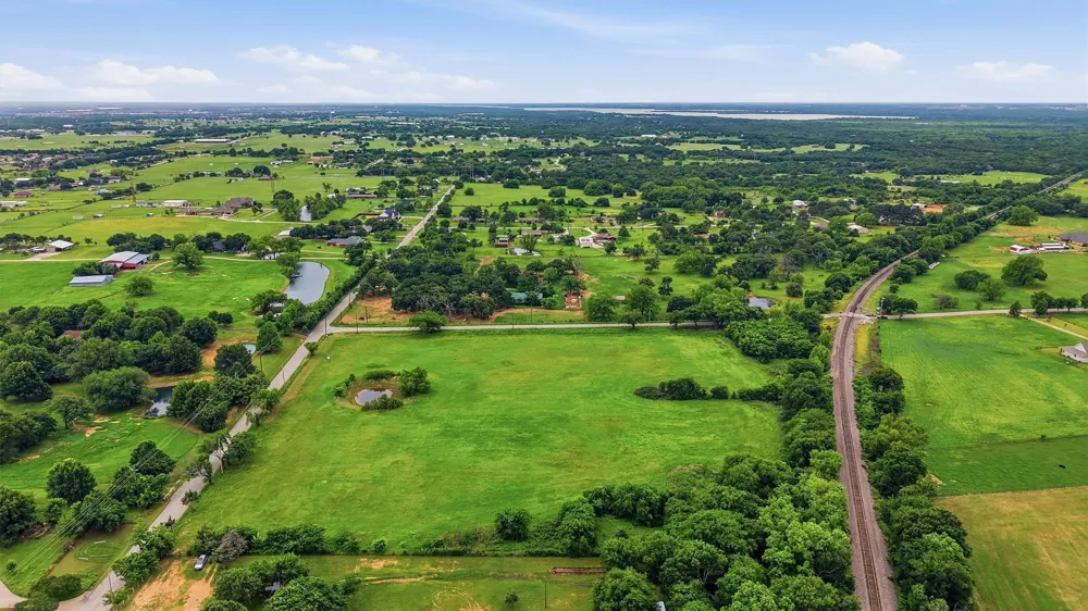 5 New Hope Road Aubrey, TX 76227