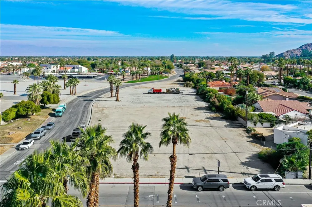 Avenida La Fonda La Quinta, CA 92253