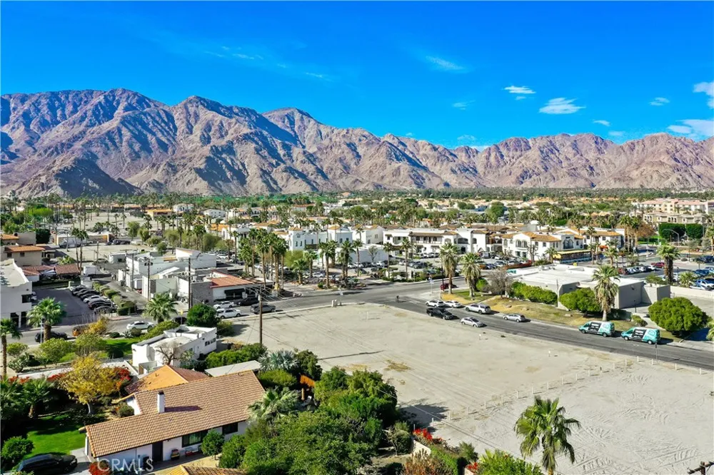 Avenida La Fonda La Quinta, CA 92253