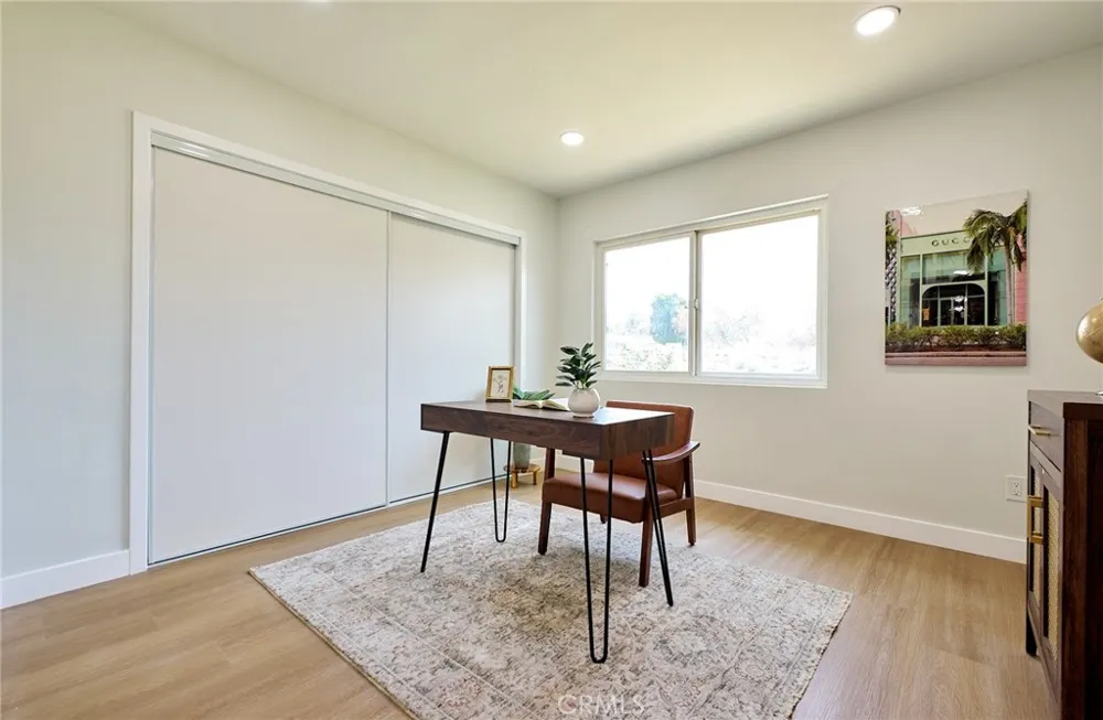 8147 Aldea Avenue Lake Balboa, CA 91406