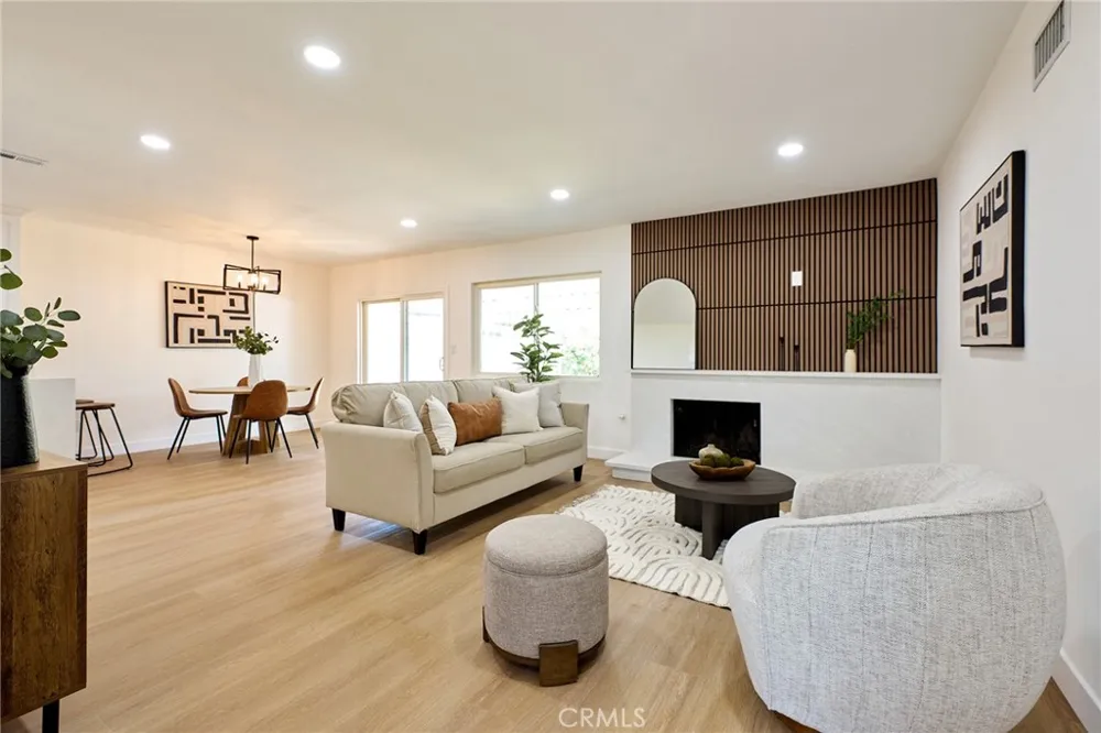 8147 Aldea Avenue Lake Balboa, CA 91406