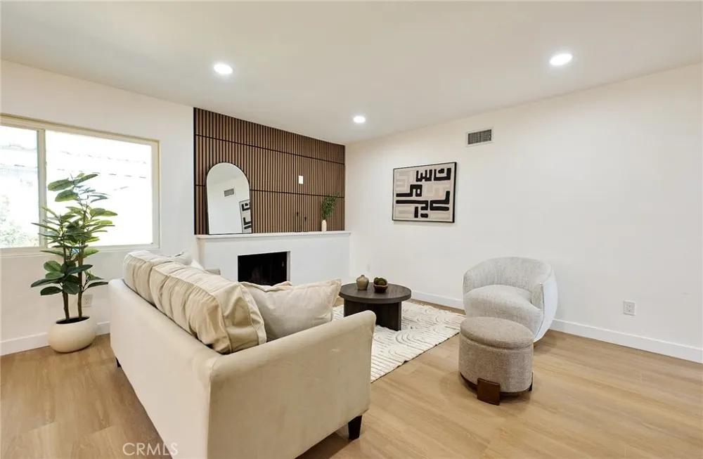 8147 Aldea Avenue Lake Balboa, CA 91406