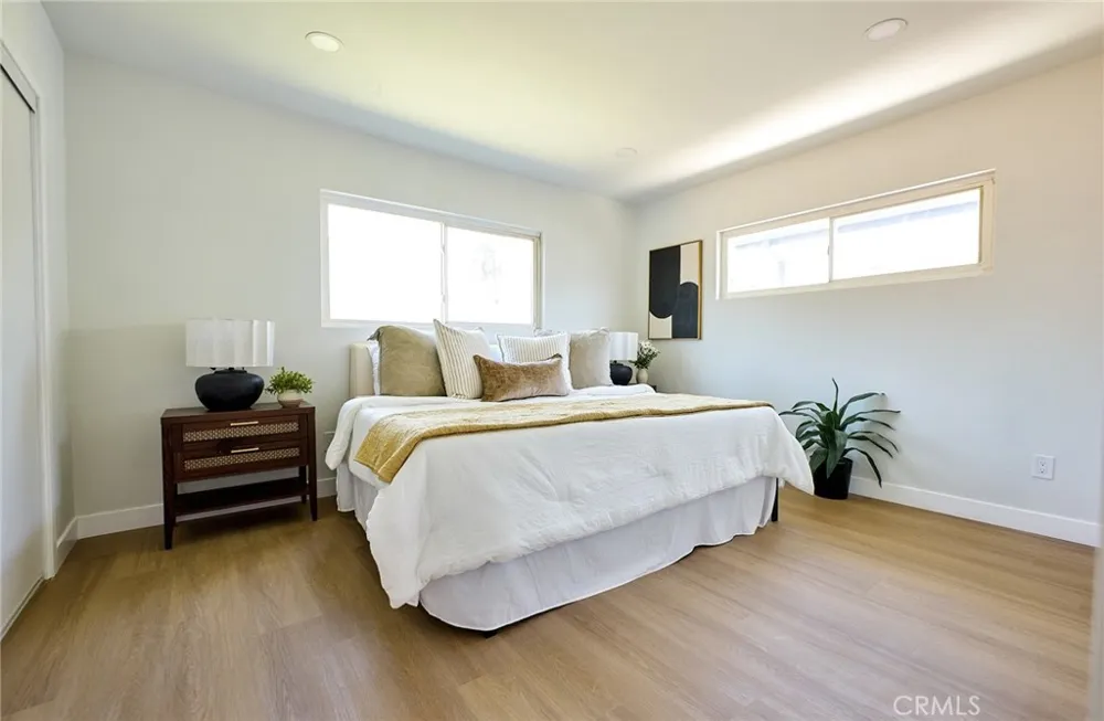 8147 Aldea Avenue Lake Balboa, CA 91406