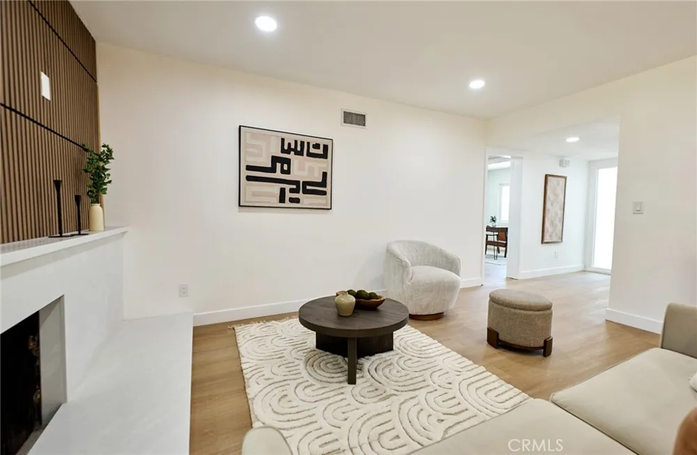 8147 Aldea Avenue Lake Balboa, CA 91406