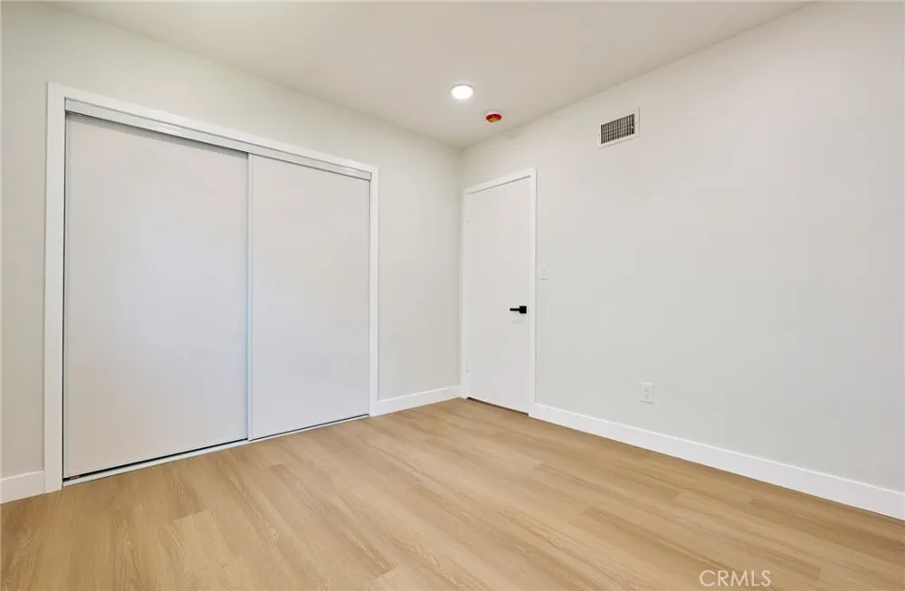 8147 Aldea Avenue Lake Balboa, CA 91406