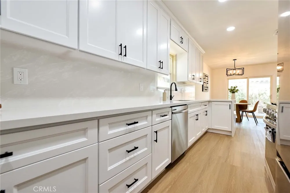 8147 Aldea Avenue Lake Balboa, CA 91406