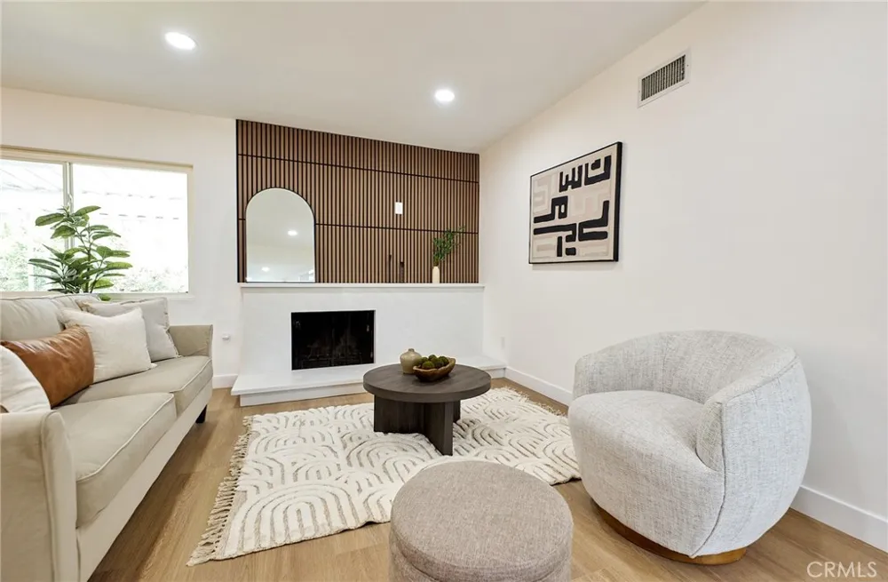8147 Aldea Avenue Lake Balboa, CA 91406