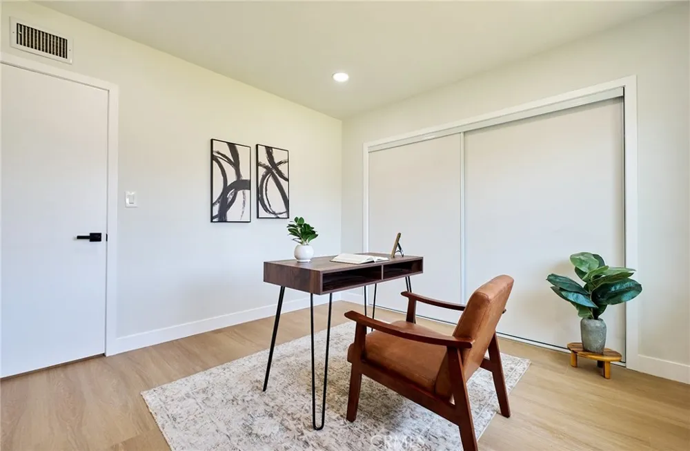 8147 Aldea Avenue Lake Balboa, CA 91406