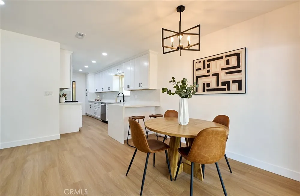 8147 Aldea Avenue Lake Balboa, CA 91406
