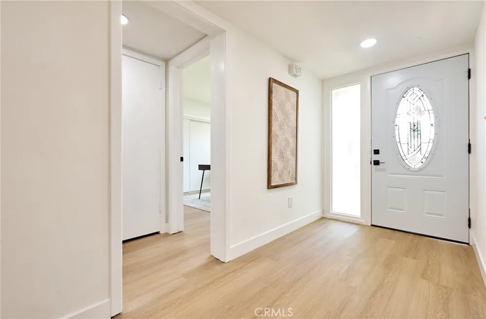 8147 Aldea Avenue Lake Balboa, CA 91406