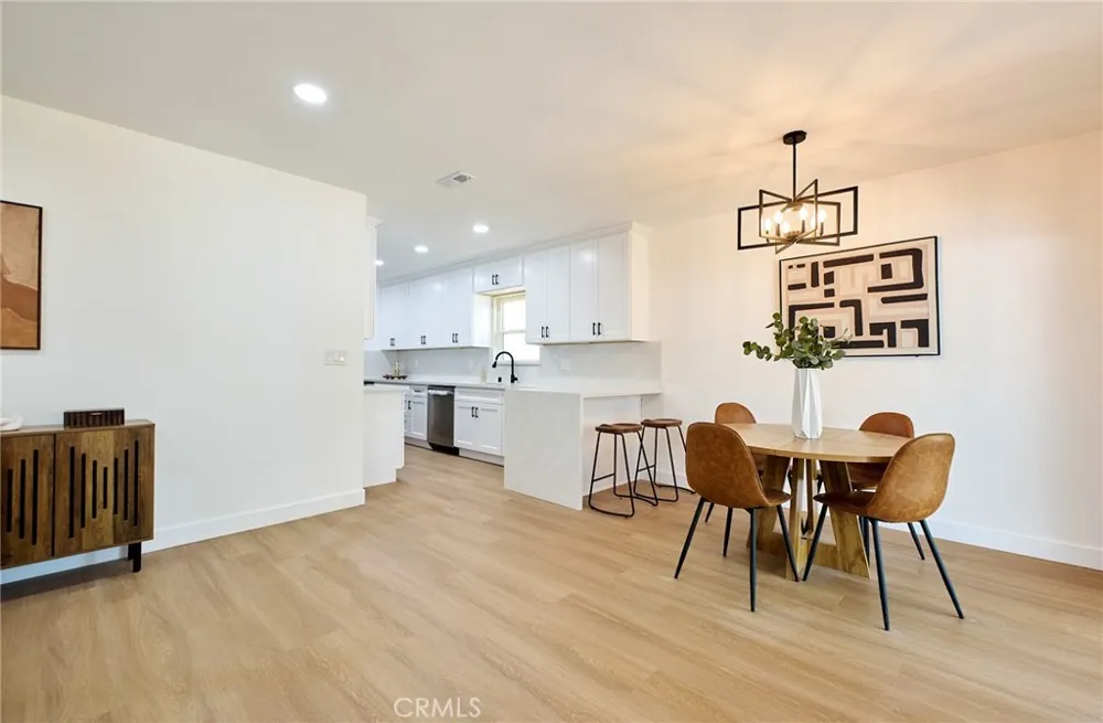 8147 Aldea Avenue Lake Balboa, CA 91406