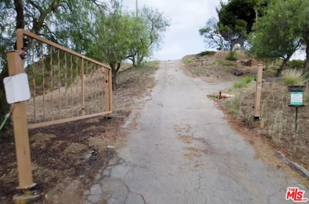 Skyhawk Lane Topanga, CA 90290