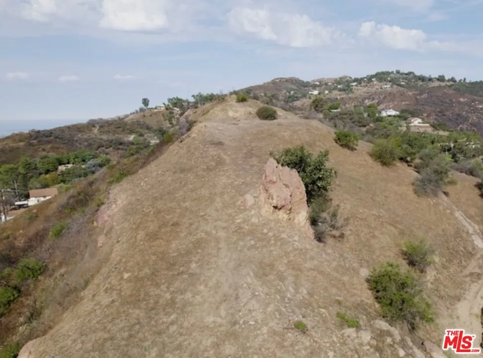 Skyhawk Lane Topanga, CA 90290