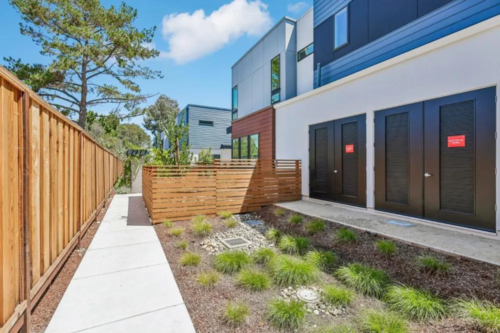 109 Koa Court Palo Alto, CA 94306