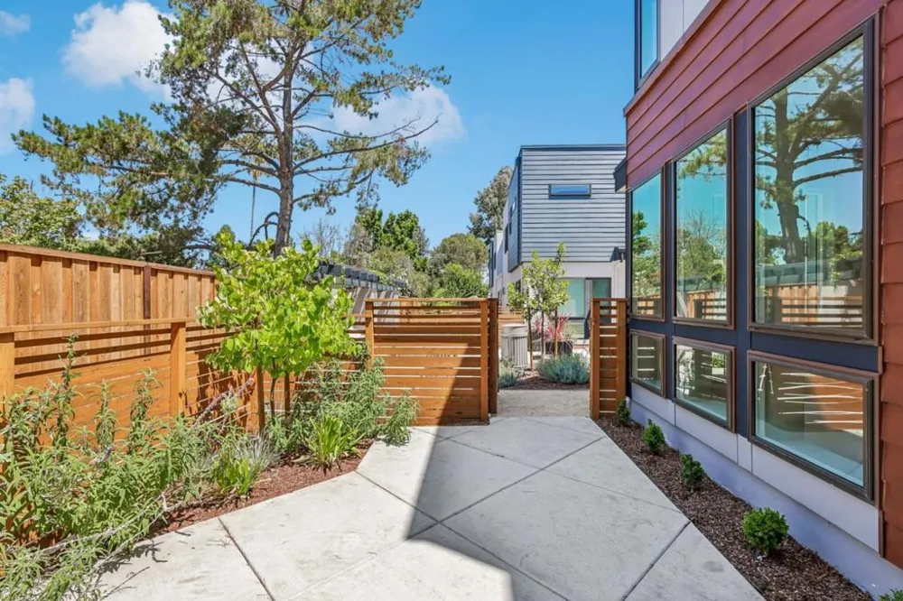 109 Koa Court Palo Alto, CA 94306