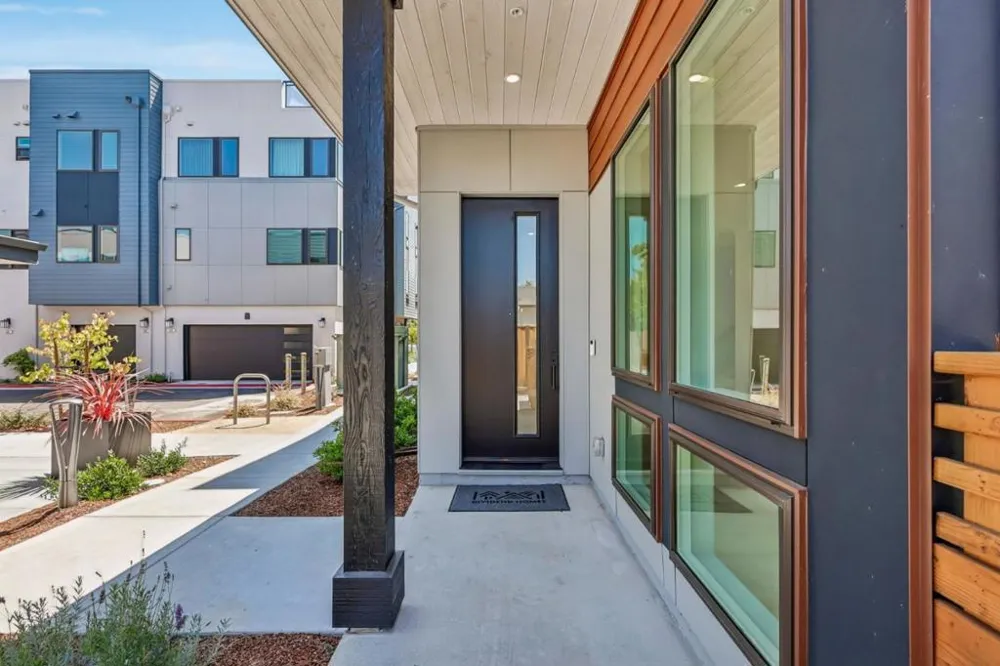 109 Koa Court Palo Alto, CA 94306