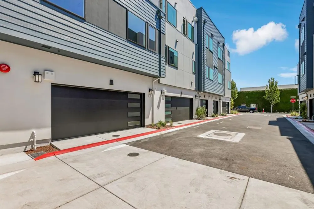 109 Koa Court Palo Alto, CA 94306