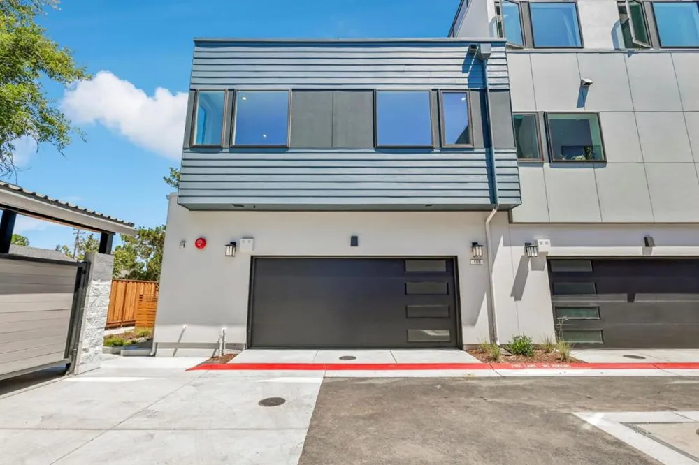 109 Koa Court Palo Alto, CA 94306