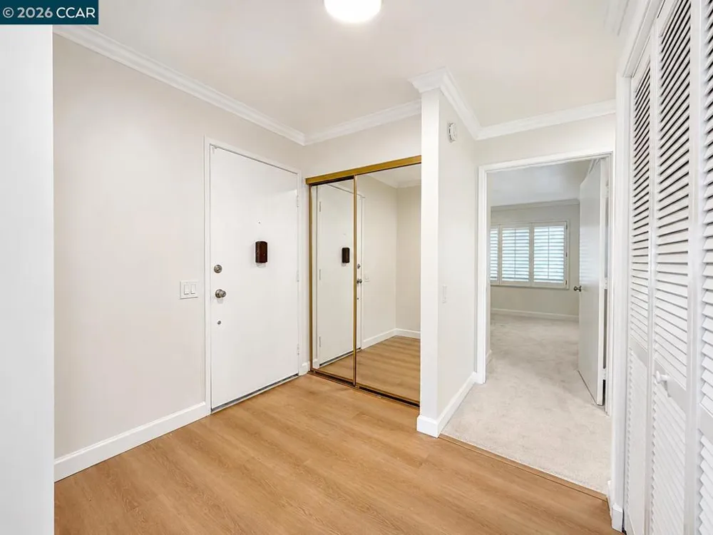 1208 Skycrest Drive #5 Walnut Creek, CA 94595