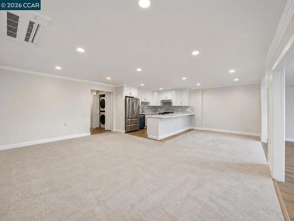 1208 Skycrest Drive #5 Walnut Creek, CA 94595
