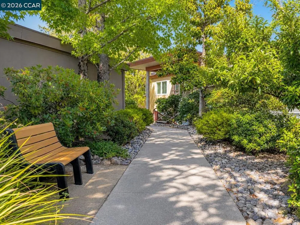 1208 Skycrest Drive #5 Walnut Creek, CA 94595