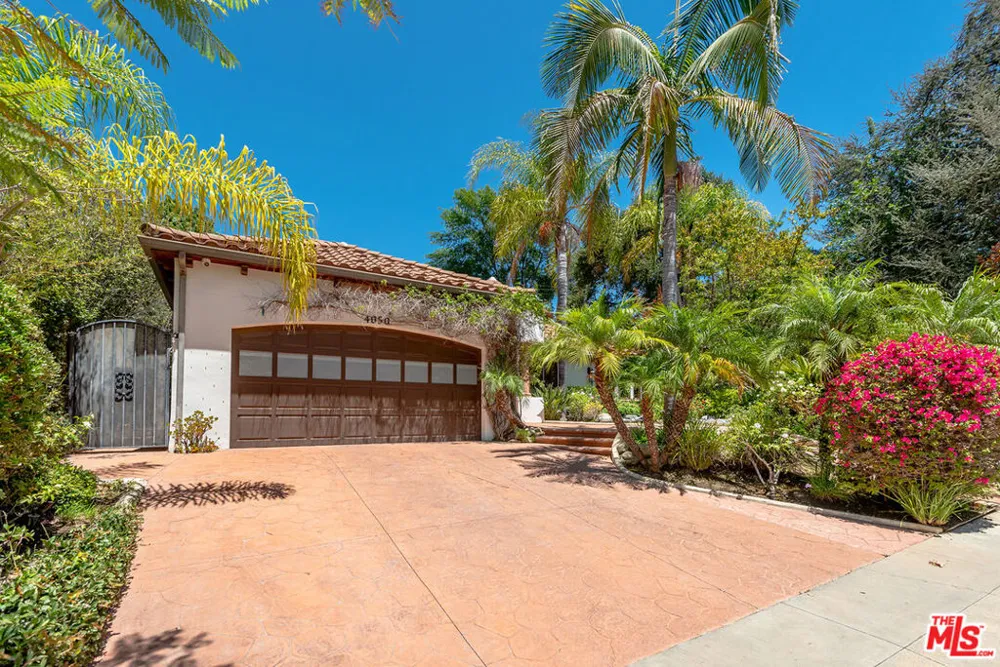 4050 Hayvenhurst Drive Encino, CA 91436
