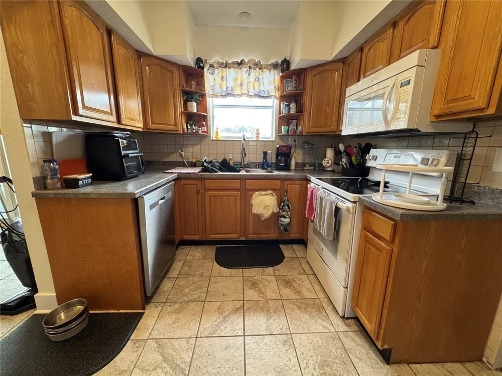 398 VIRGINIA STREET Frostproof, FL 33843